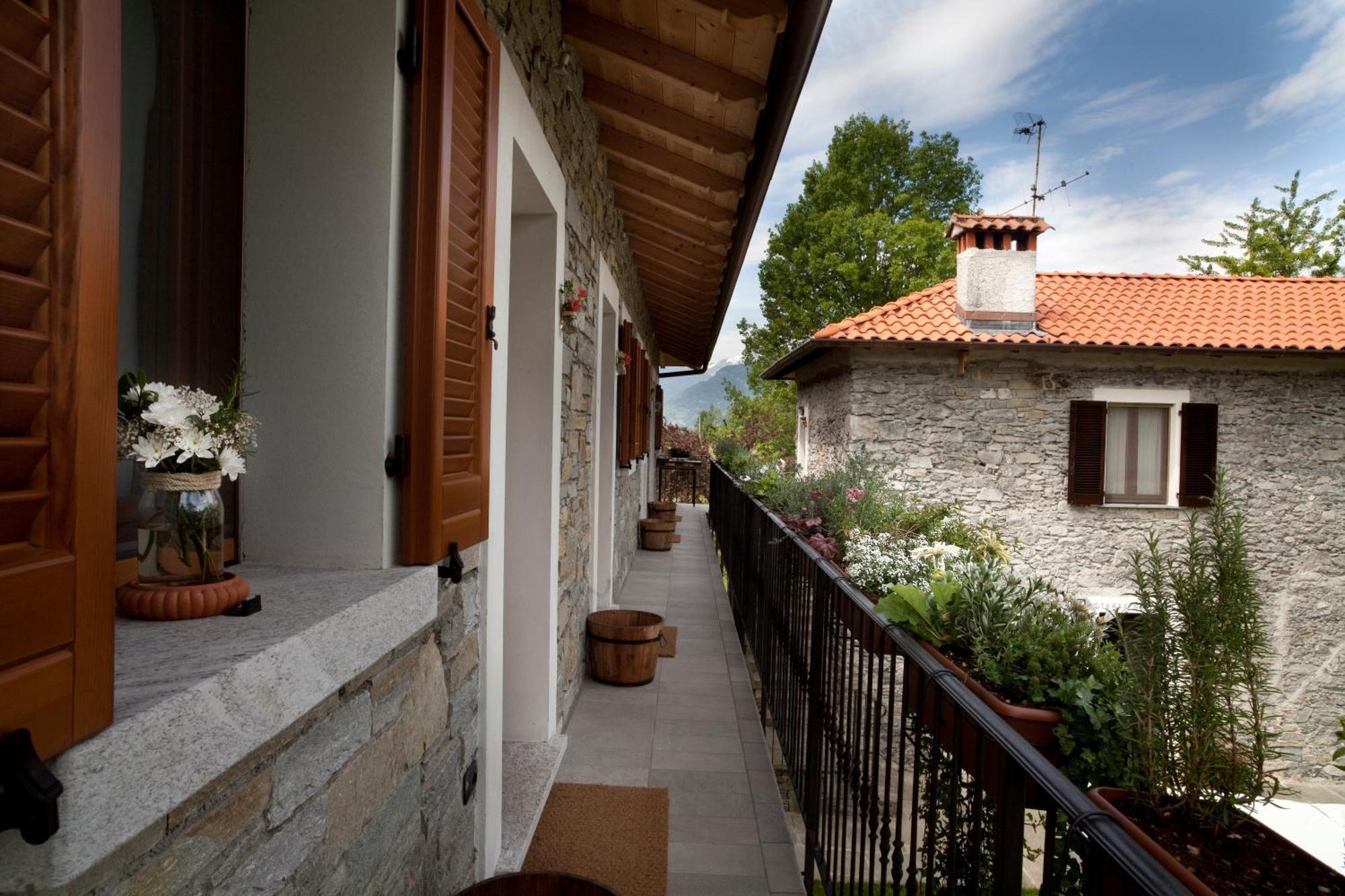 Cascina Borgofrancone Aparthotel Gera Lario Bagian luar foto